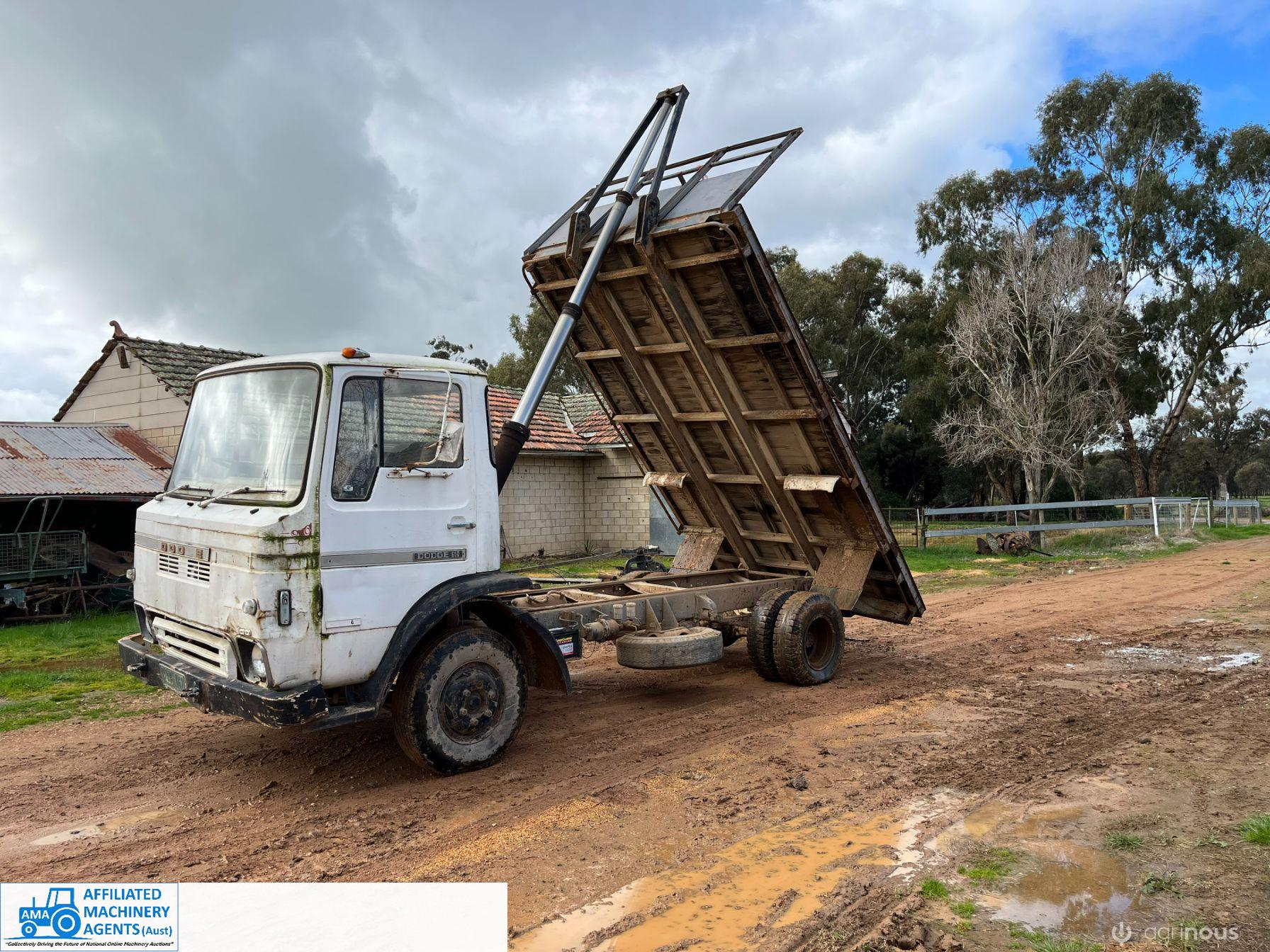 Dodge 650 V8 Farm Tip Truck with Grain Bin - photo 8