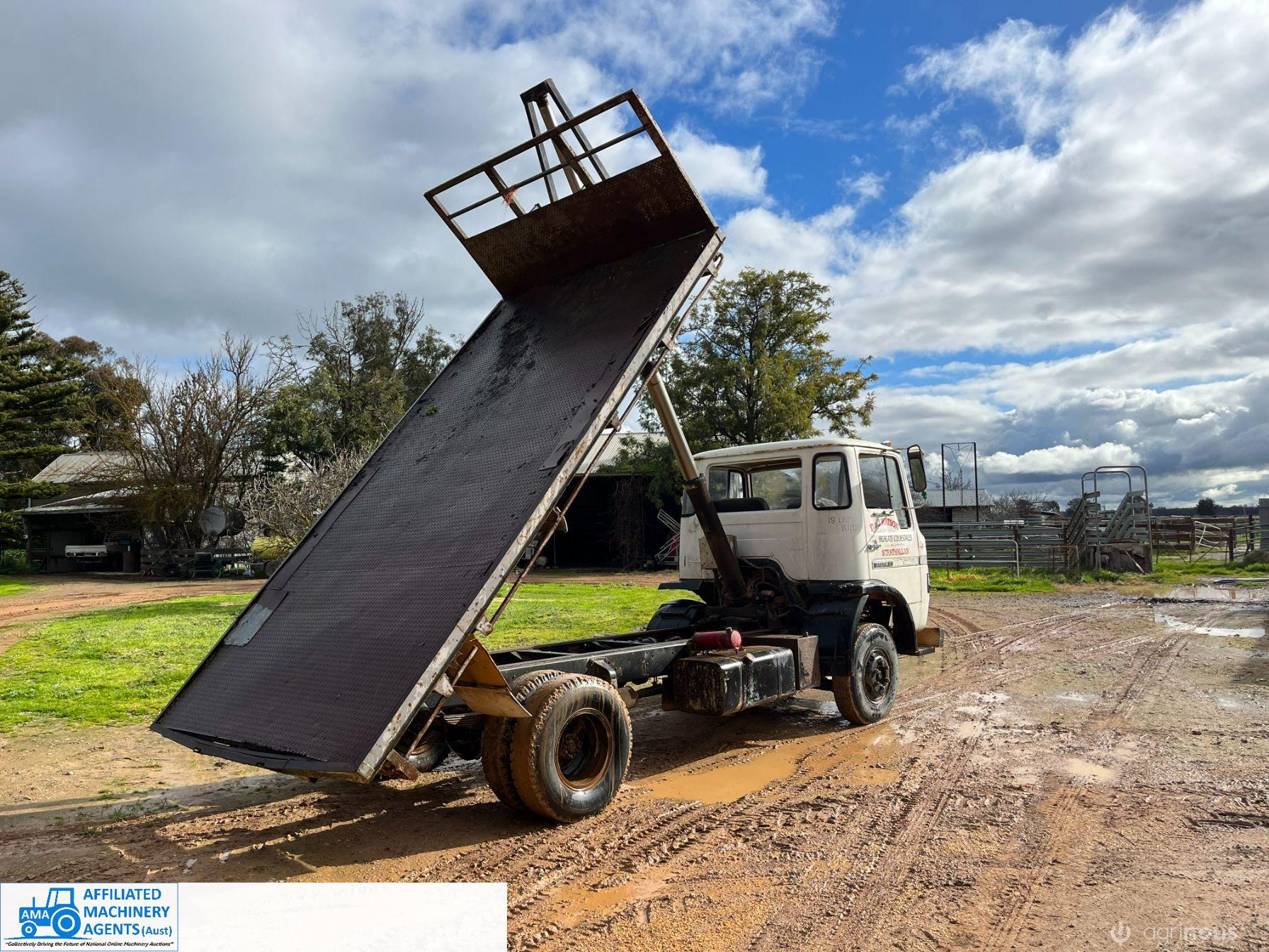 Dodge 650 V8 Farm Tip Truck with Grain Bin - photo 9