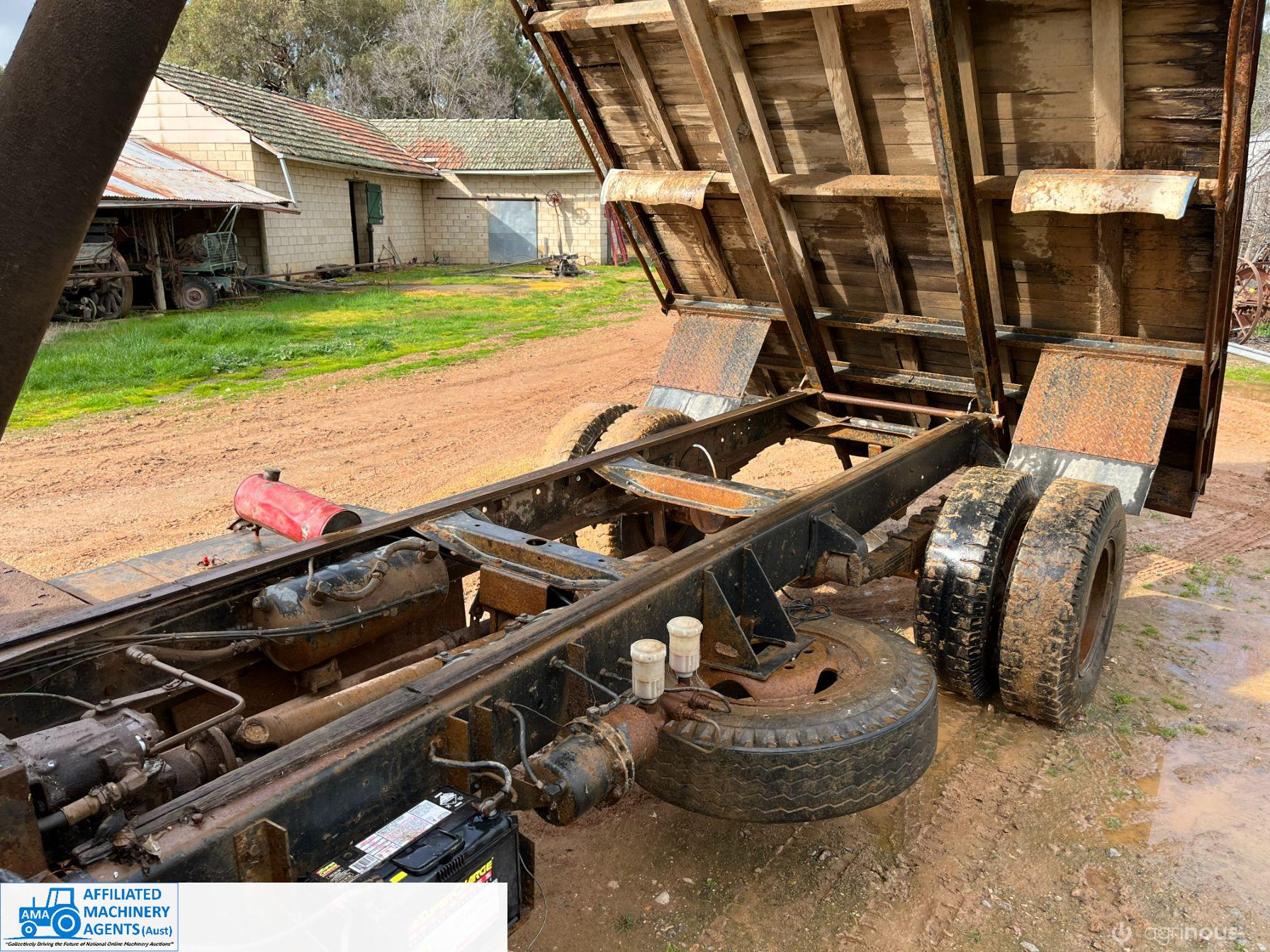 Dodge 650 V8 Farm Tip Truck with Grain Bin - photo 10