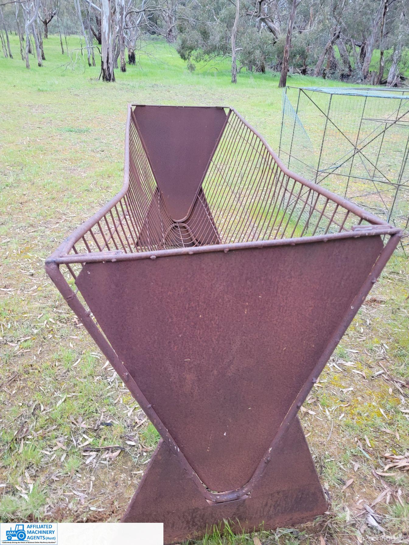 2 x Hay Feed Cradles - photo 2