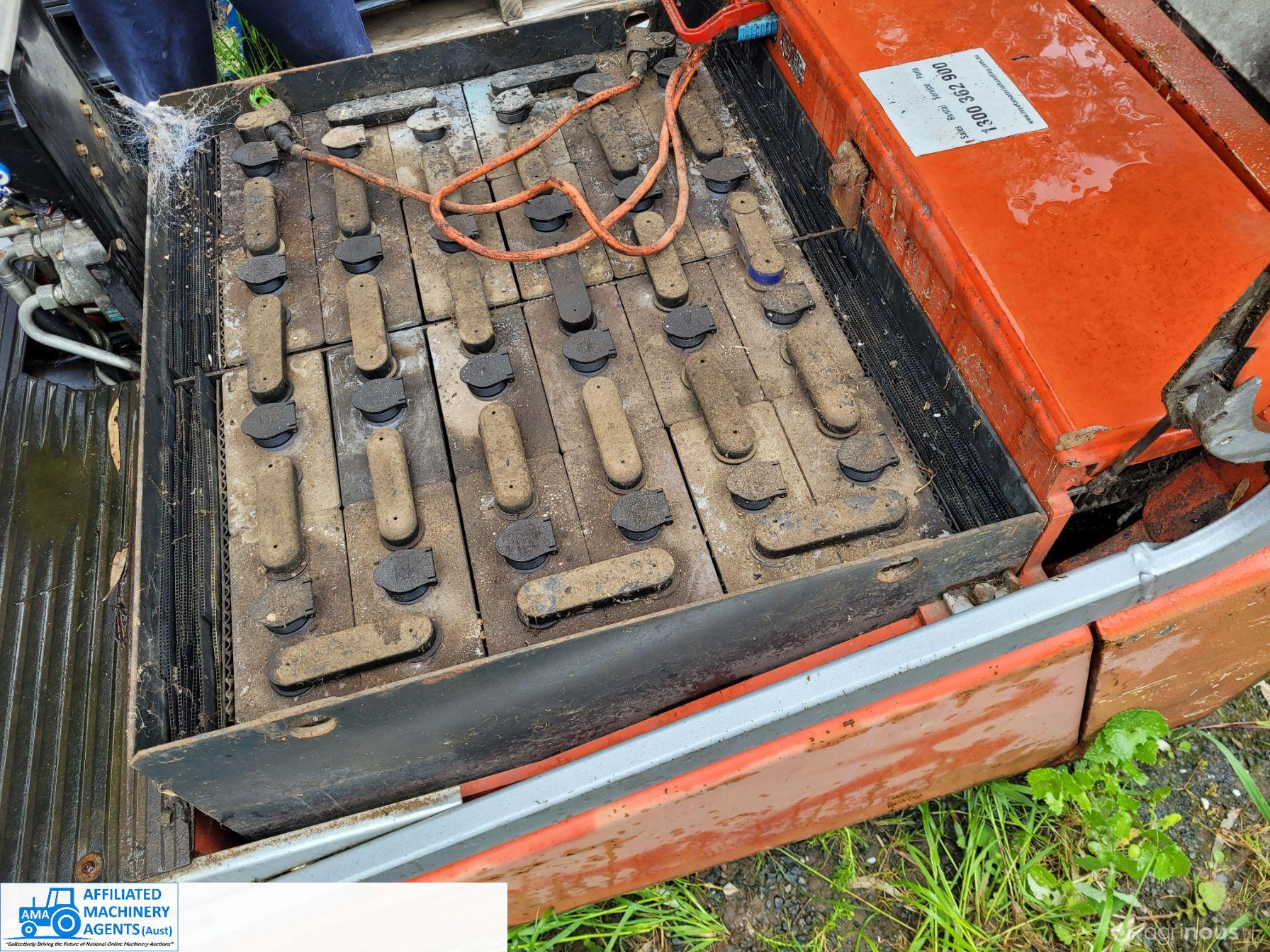 Electric Forklift - photo 8