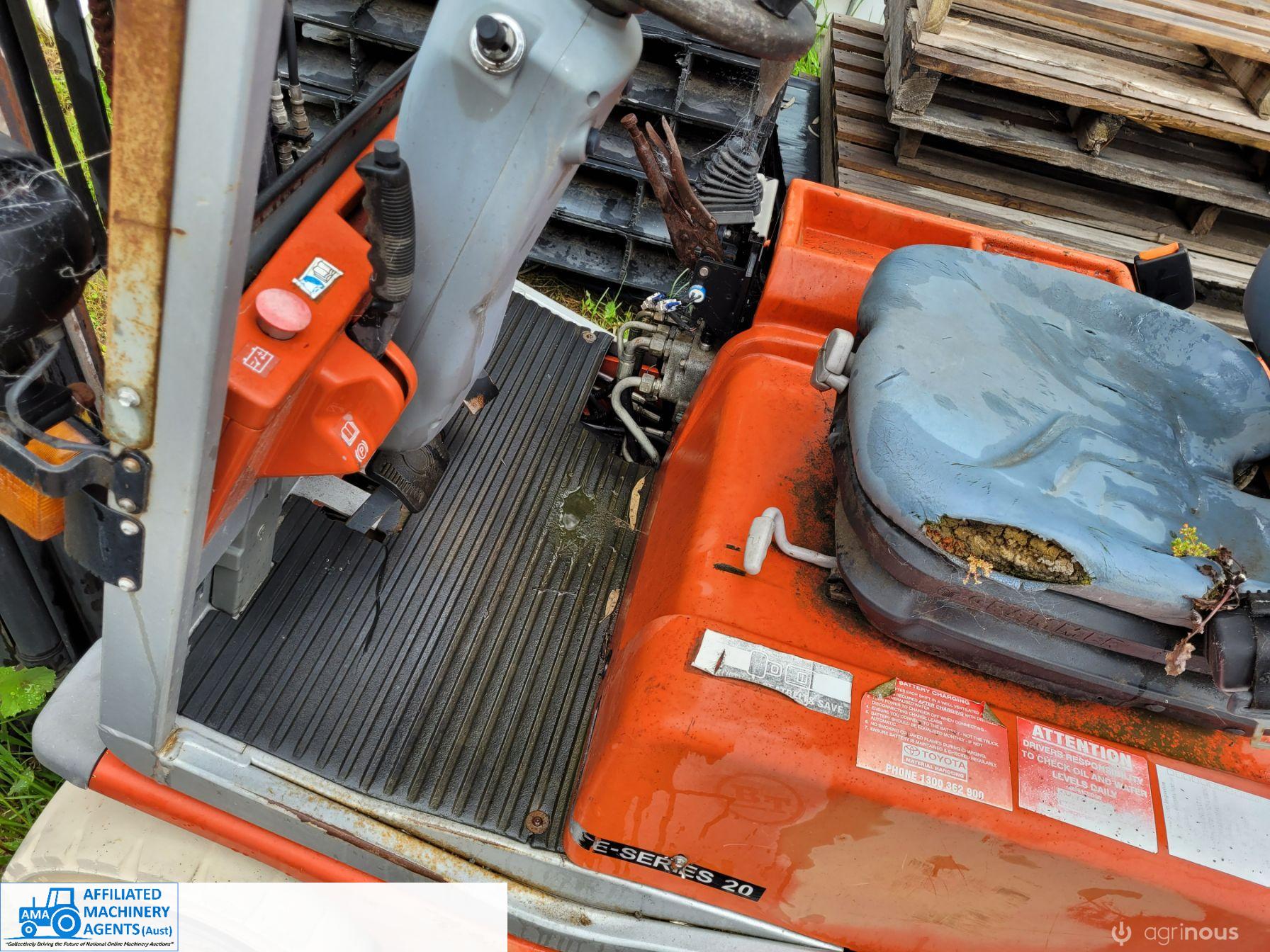 Electric Forklift - photo 10