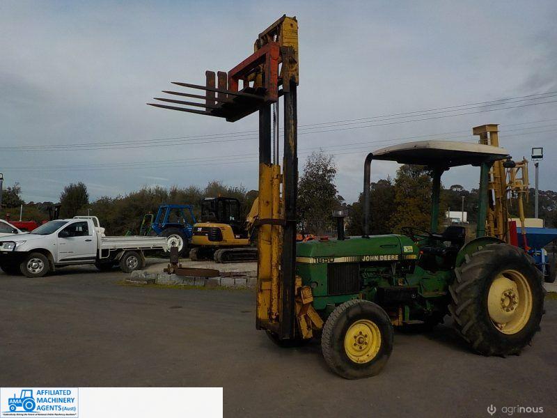 John Deere 1850 with Forklift