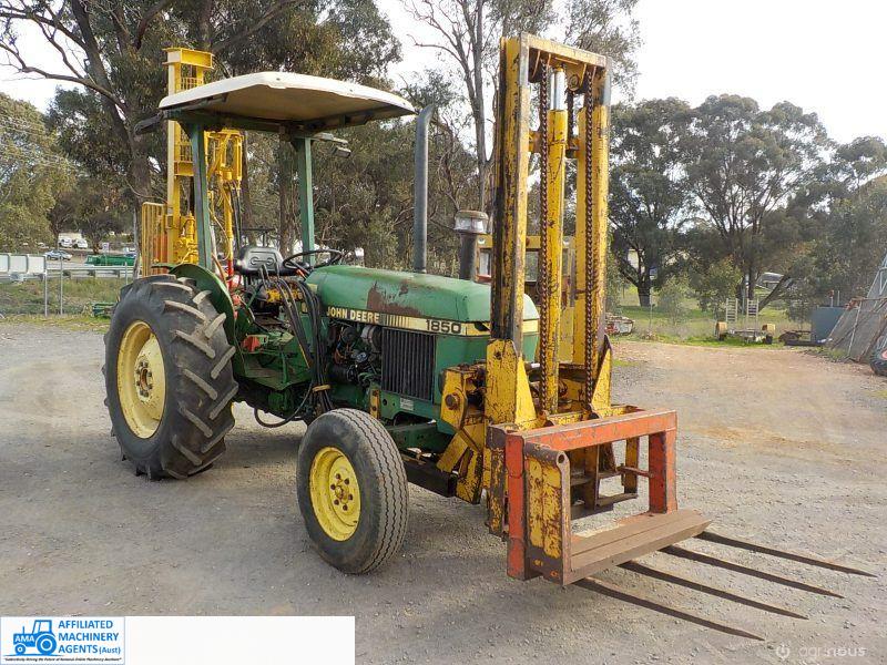 John Deere 1850 with Forklift - photo 2
