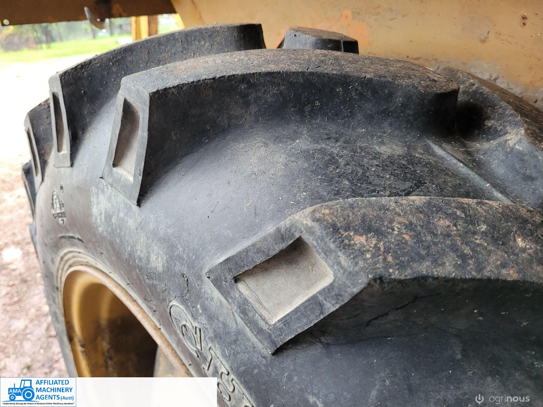 Ford 3000 FEL BackHoe - photo 13
