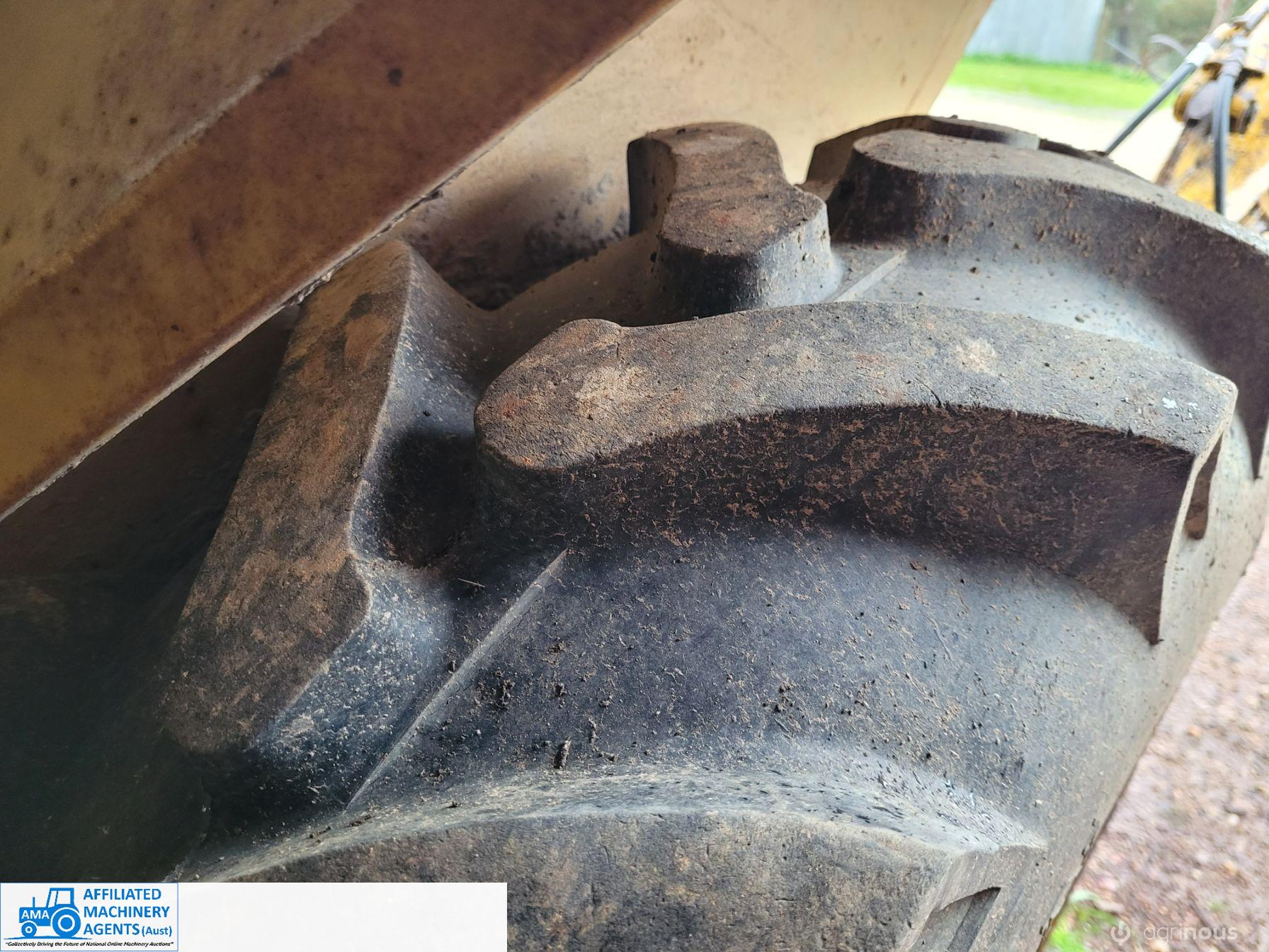 Ford 3000 FEL BackHoe - photo 19