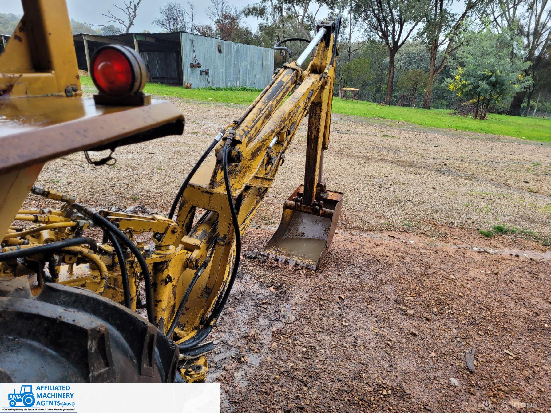 Ford 3000 FEL BackHoe - photo 6