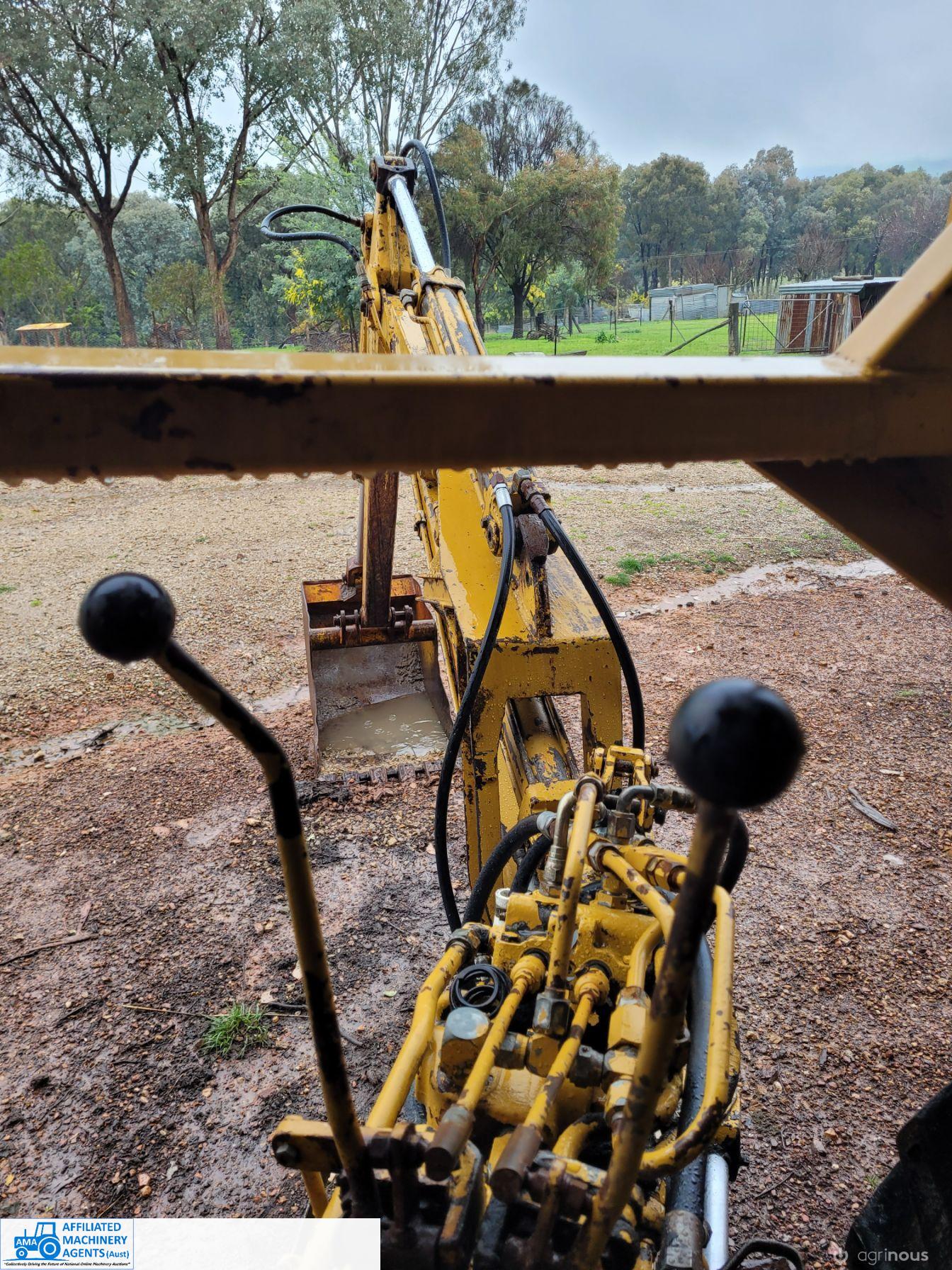 Ford 3000 FEL BackHoe - photo 4