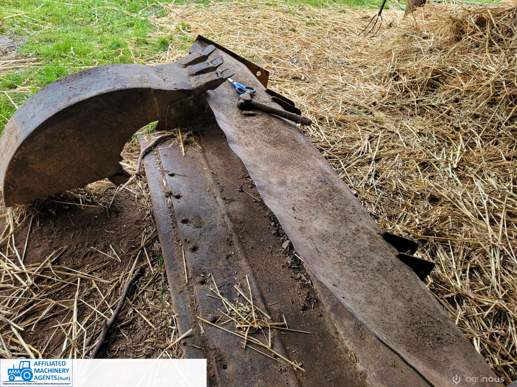 Ford 3000 FEL BackHoe - photo 11