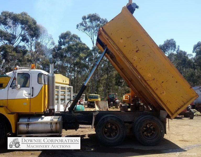 Volvo N10 Turbo Tipper - photo 2
