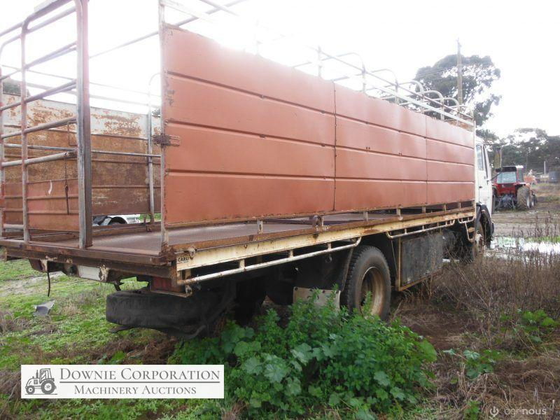 Mercedes 1217/48 Cattle Truck - photo 3