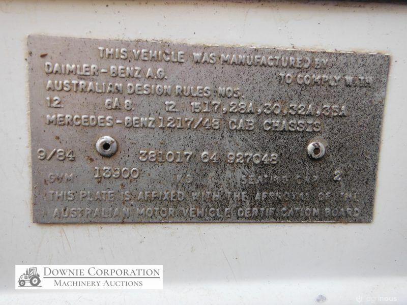 Mercedes 1217/48 Cattle Truck - photo 9