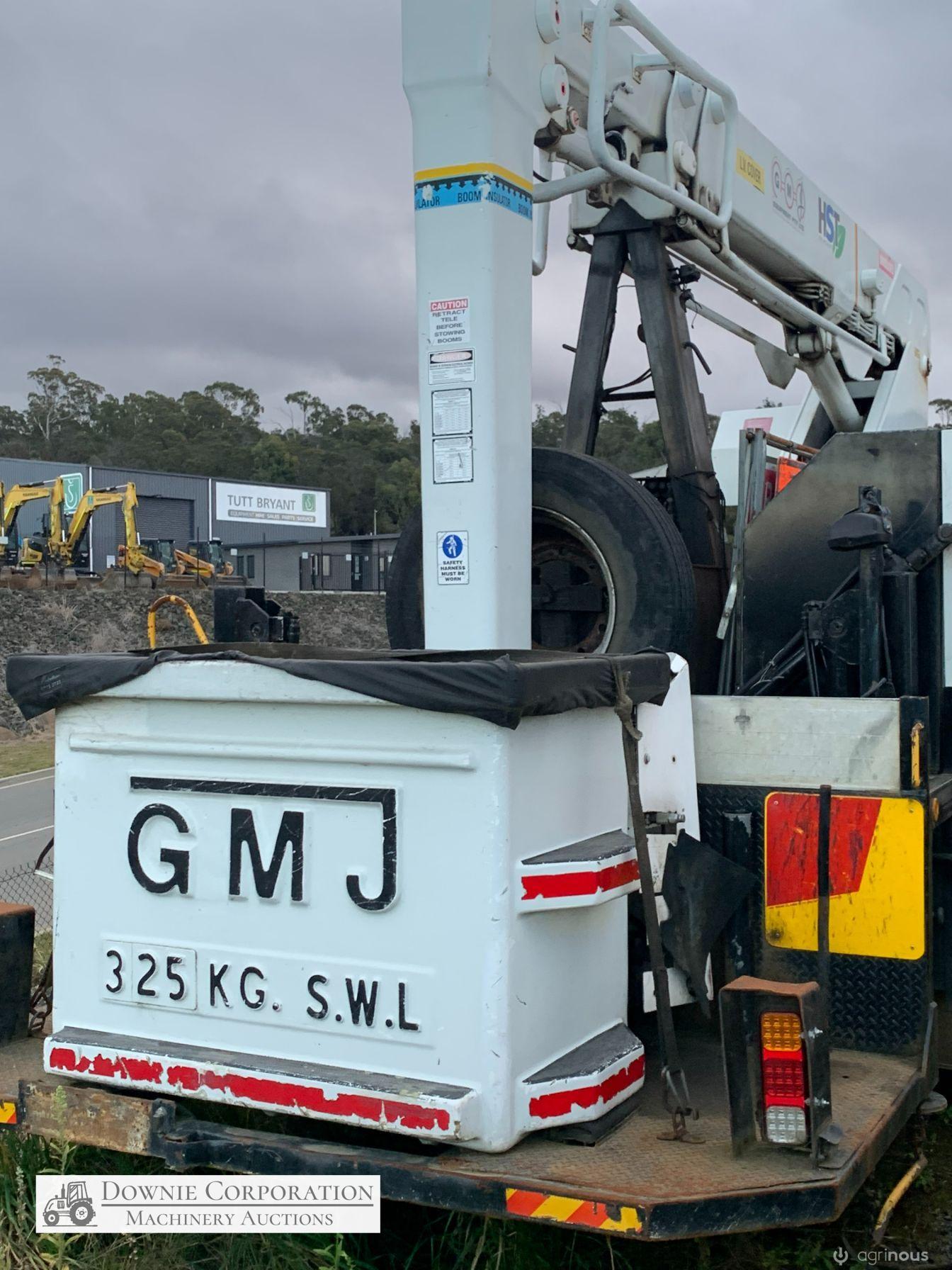 Mitsubishi Fuso Fighter 10 with GMJ Cherry Picker - photo 6
