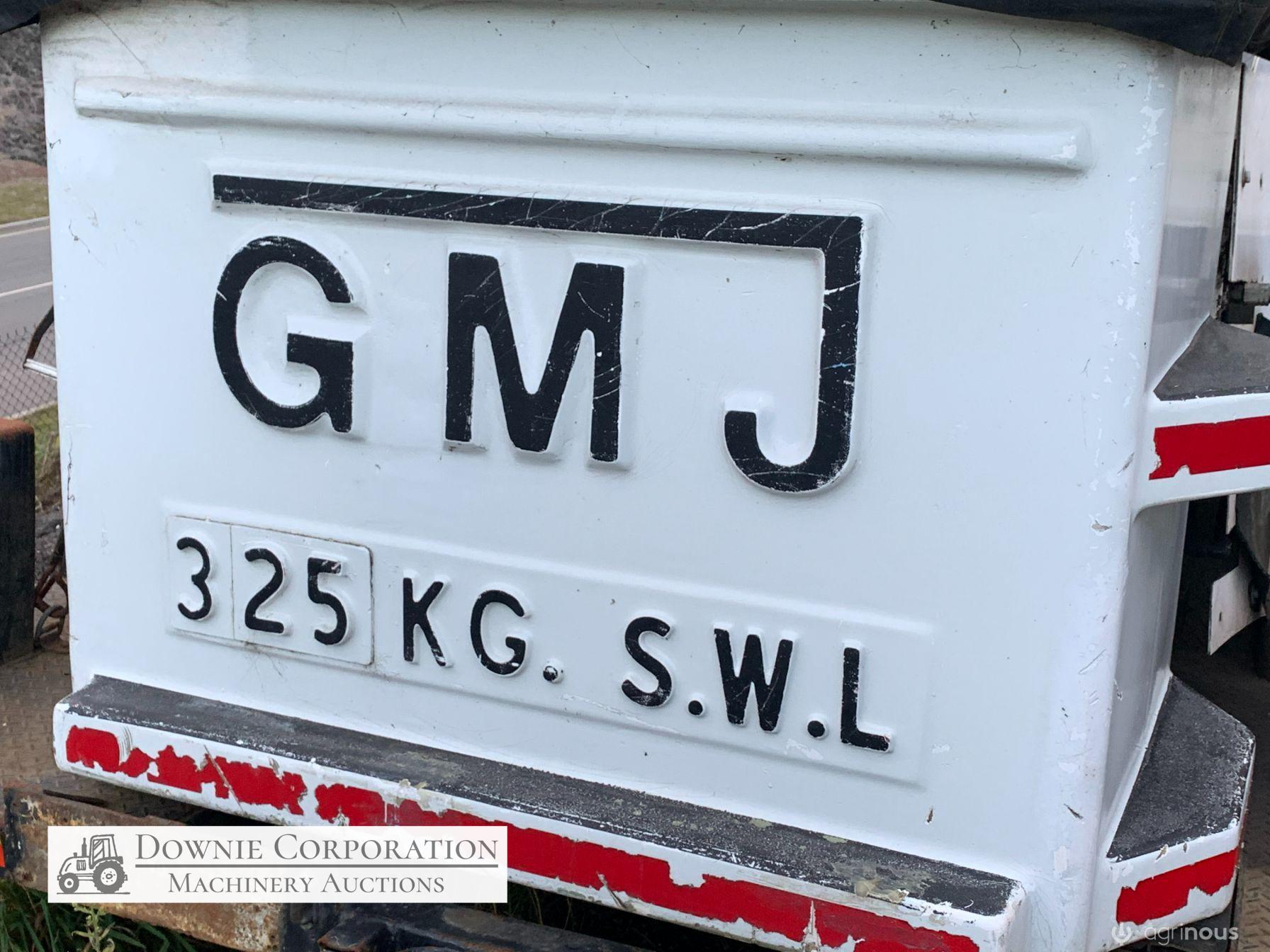 Mitsubishi Fuso Fighter 10 with GMJ Cherry Picker - photo 7