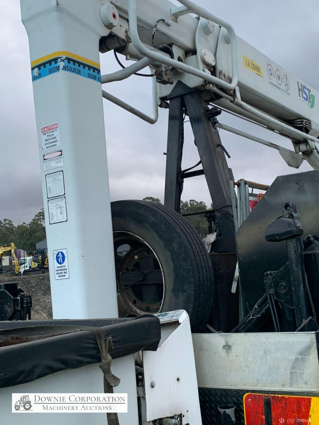 Mitsubishi Fuso Fighter 10 with GMJ Cherry Picker - photo 8