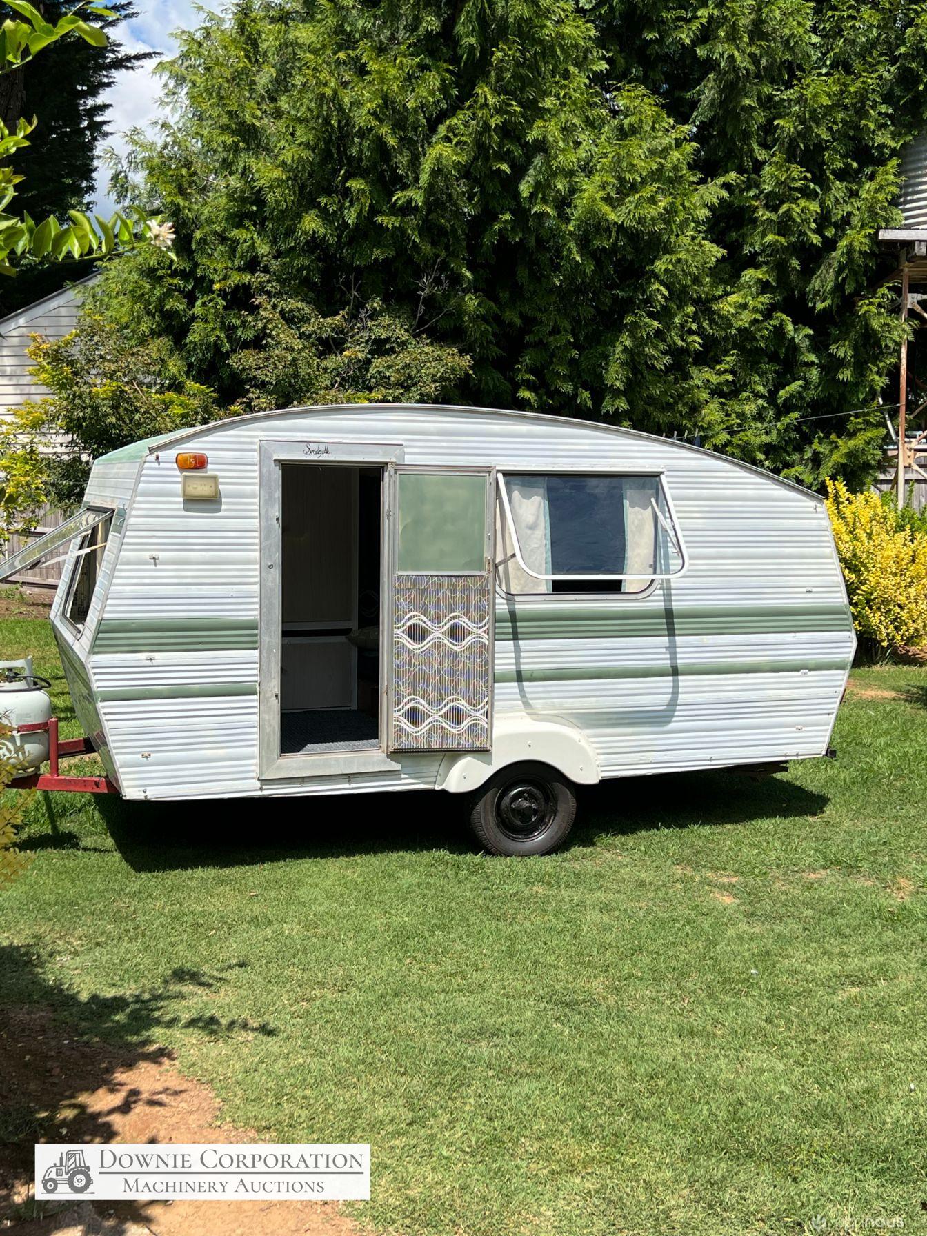 VINTAGE LOWLINE MICROVAN  BRI-RAY 68-72