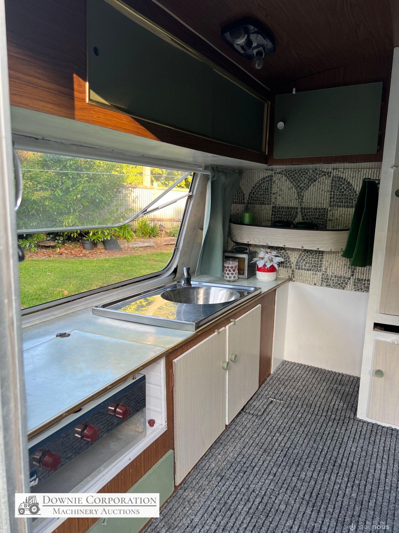 VINTAGE LOWLINE MICROVAN  BRI-RAY 68-72 - photo 6