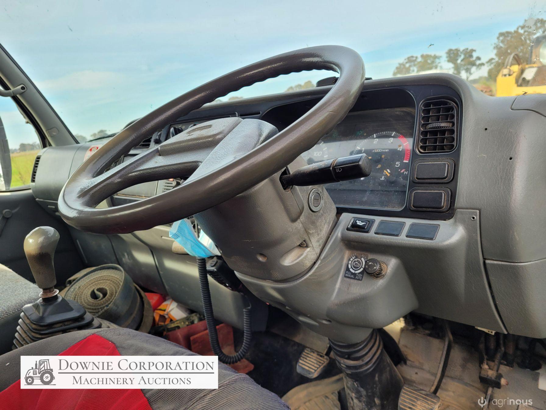 2002 Mitsubishi Canter Truck - photo 2