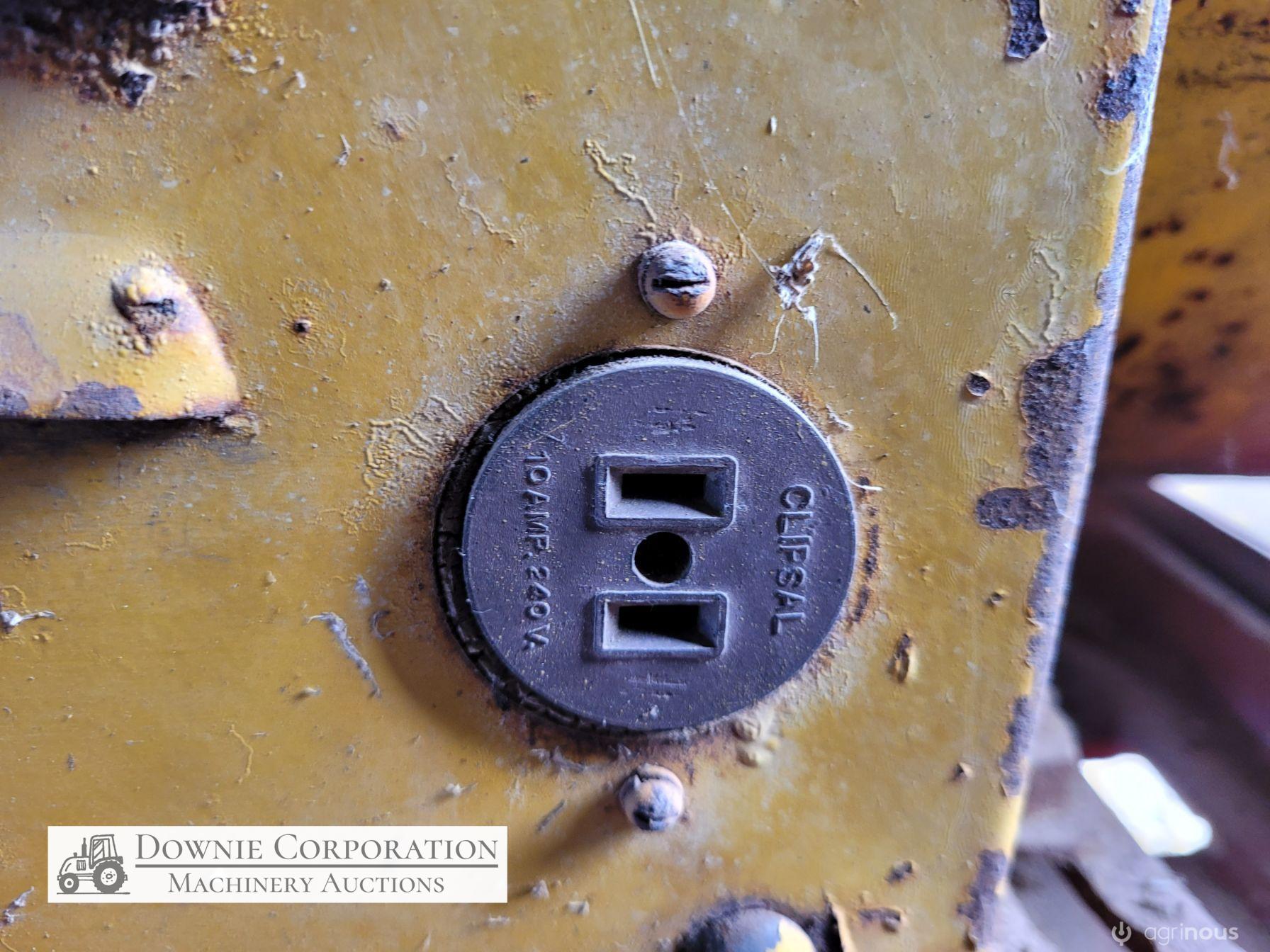 Lincoln 250 Amp Welder - photo 3