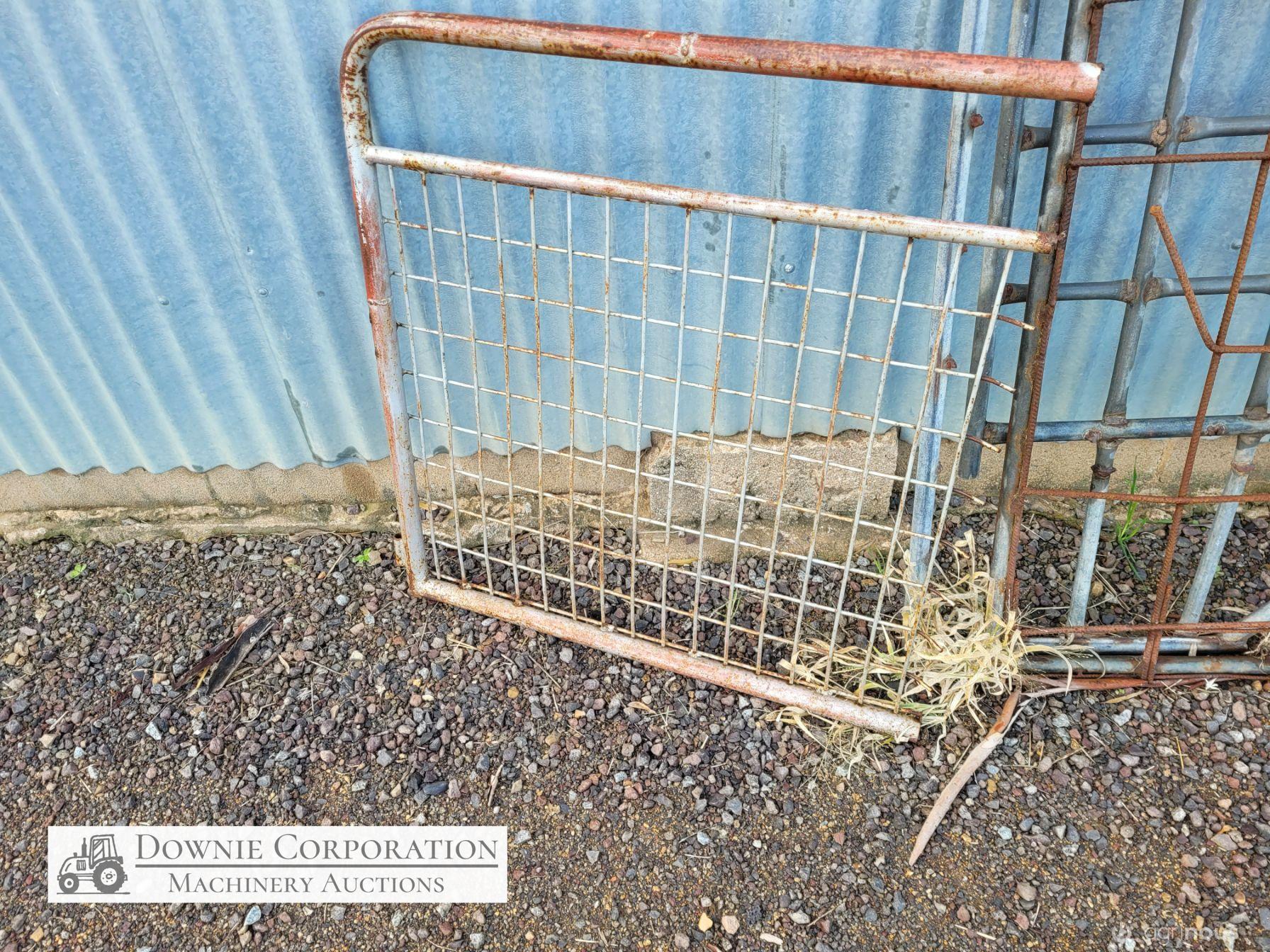Wool Table & Assorted Gates - photo 5