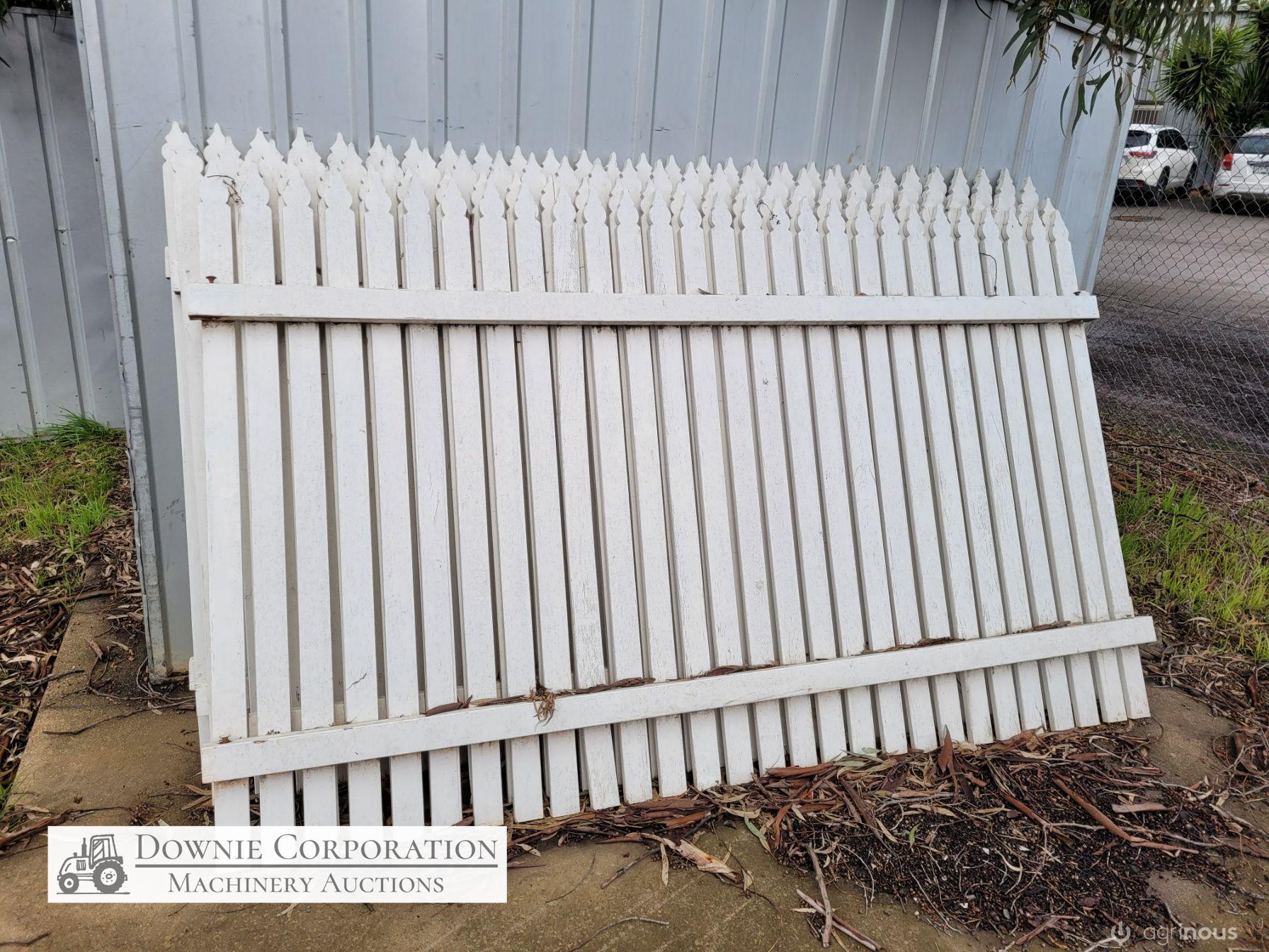 Picket Fencing & Gates