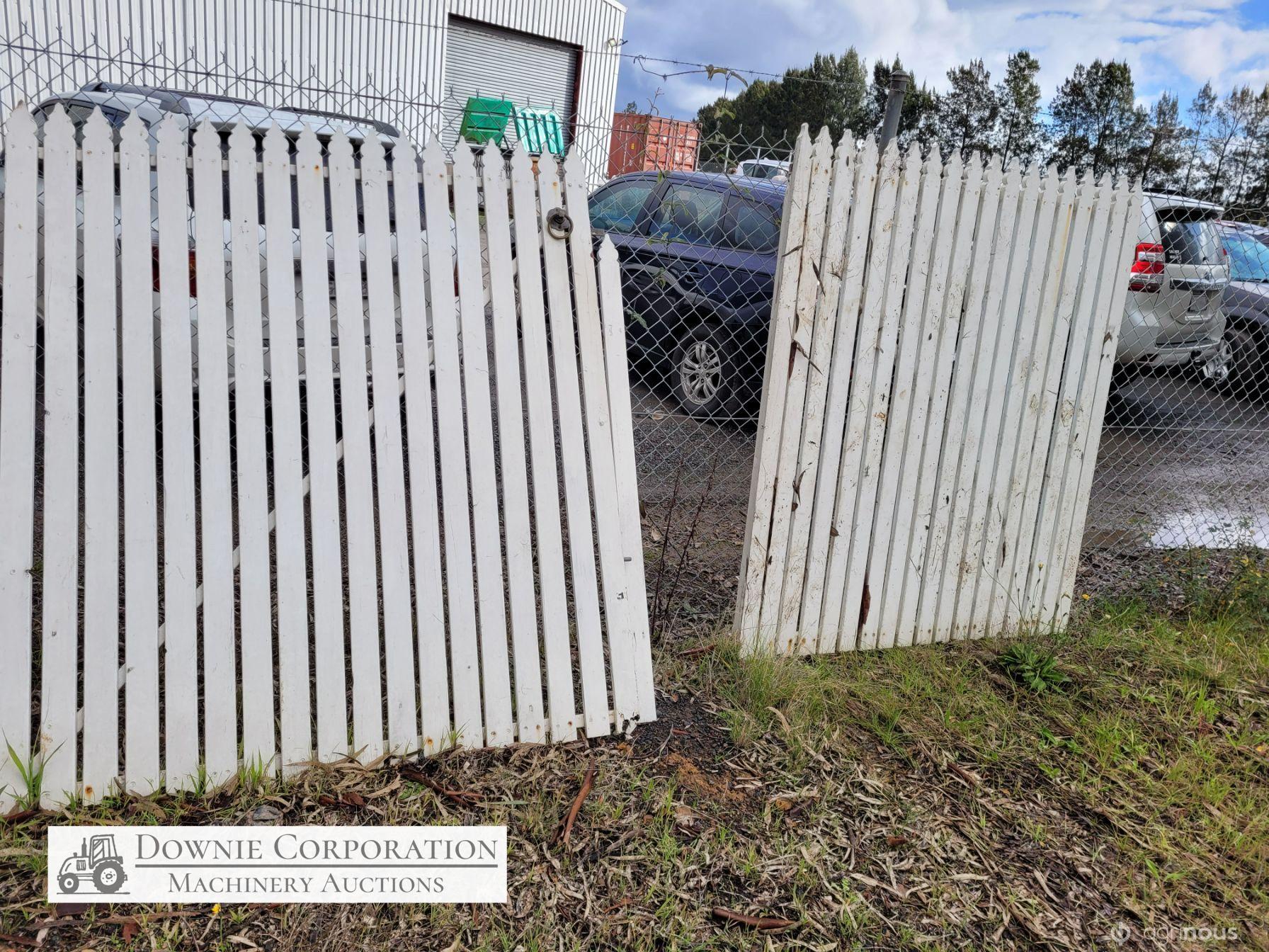 Picket Fencing & Gates - photo 6