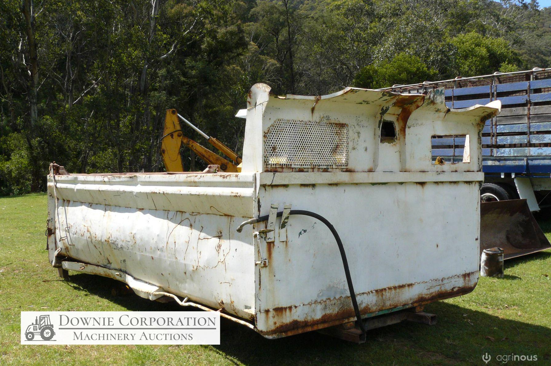 Steel tipper body on chassis