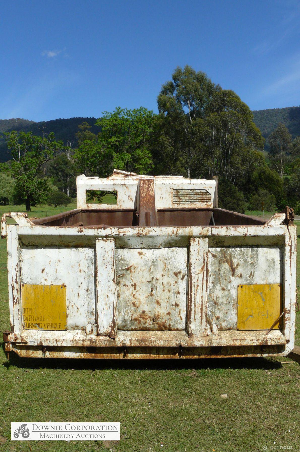 Steel tipper body on chassis - photo 3