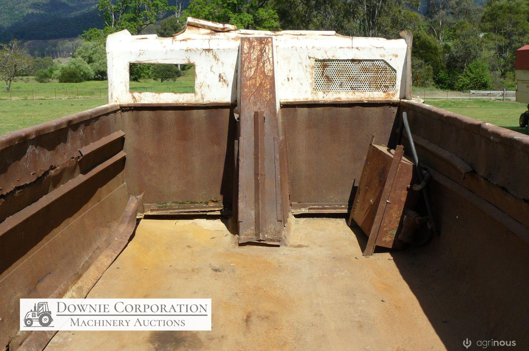 Steel tipper body on chassis - photo 4