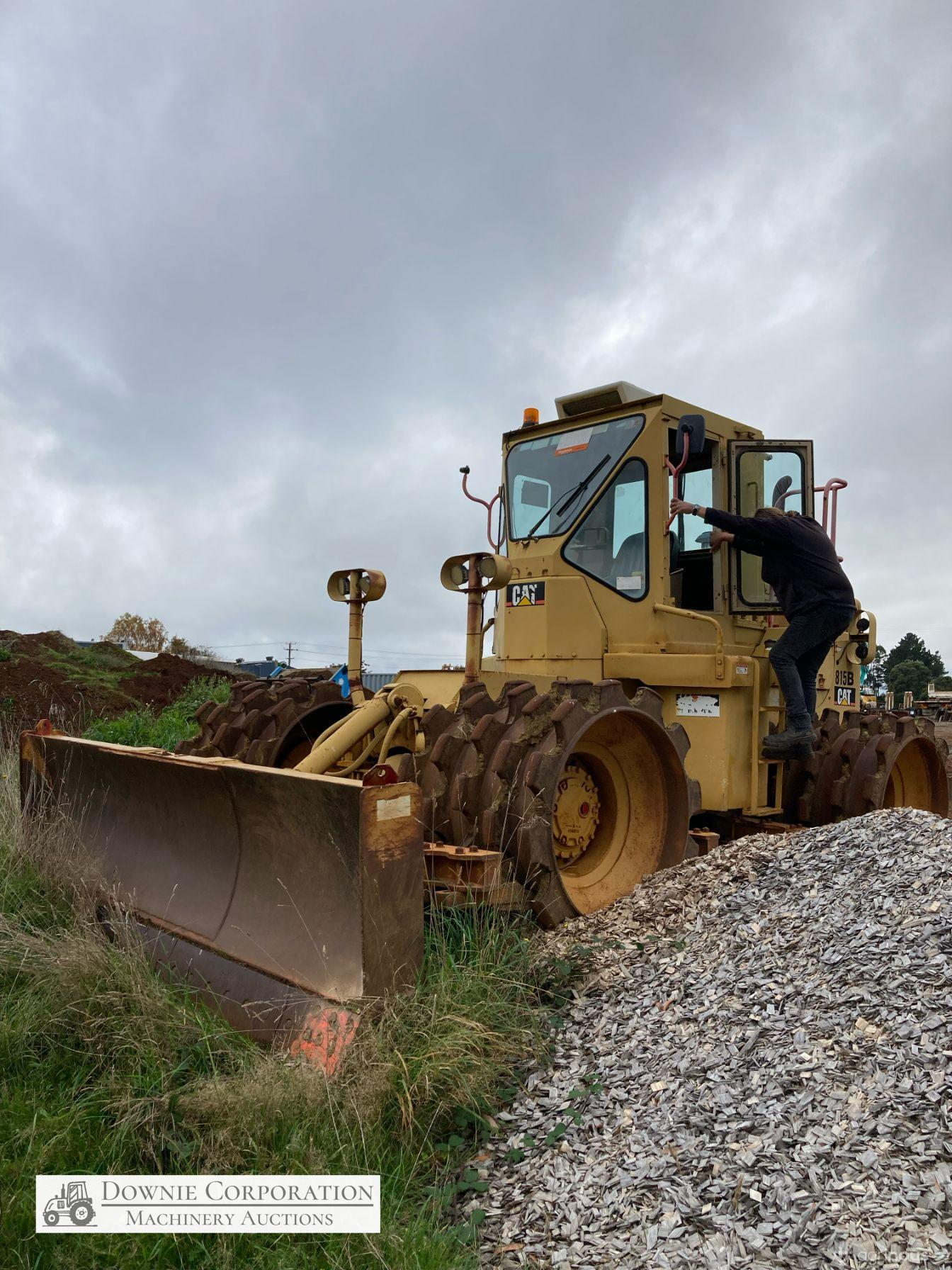 Caterpillar 815B Compactor - photo 2