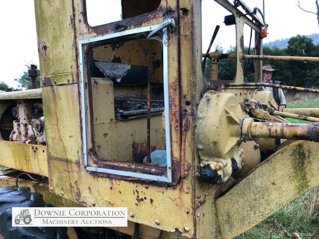 Cat 212 Road Grader - photo 10