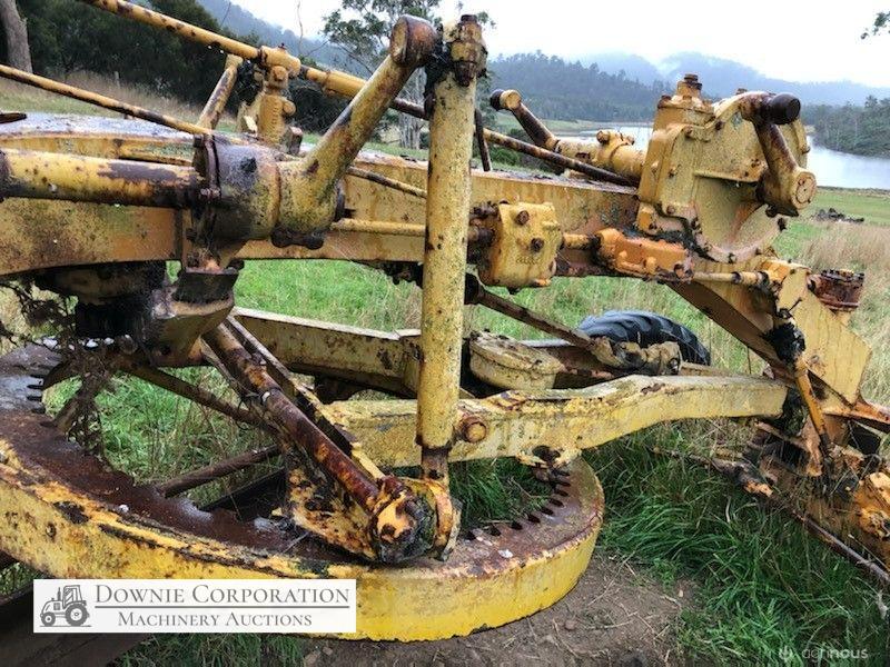Cat 212 Road Grader - photo 6