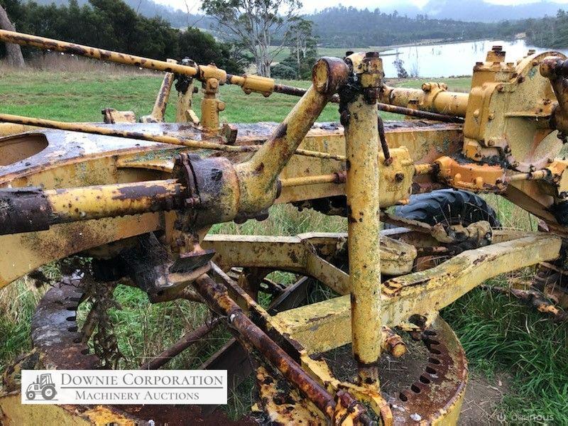 Cat 212 Road Grader - photo 2