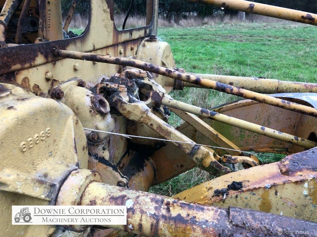 Cat 212 Road Grader - photo 8