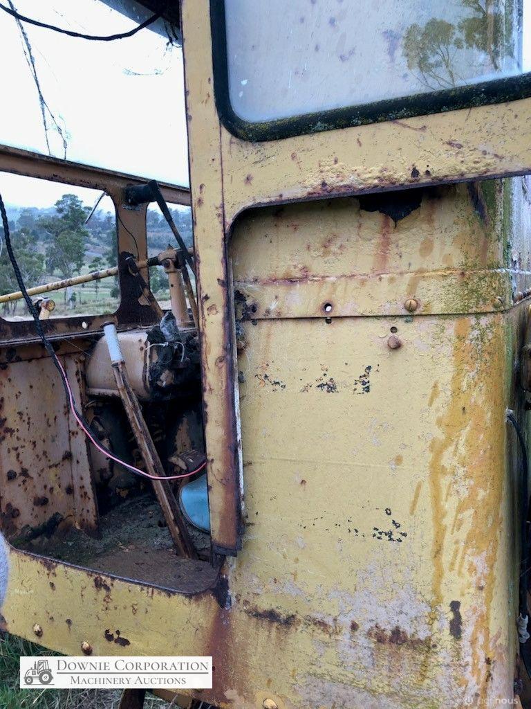Cat 212 Road Grader - photo 9