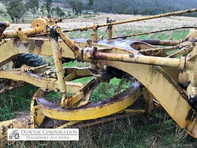 Cat 212 Road Grader - photo 3