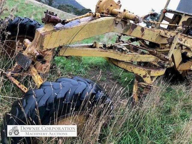 Cat 212 Road Grader - photo 4