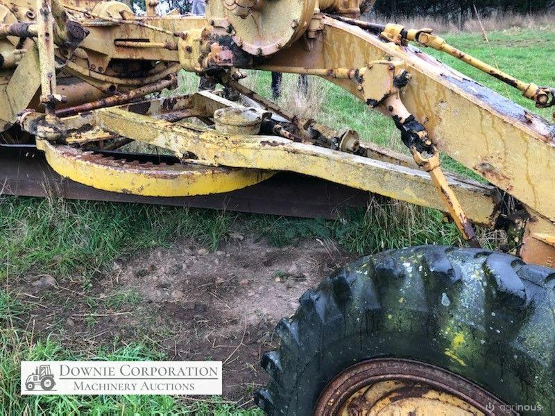 Cat 212 Road Grader - photo 7