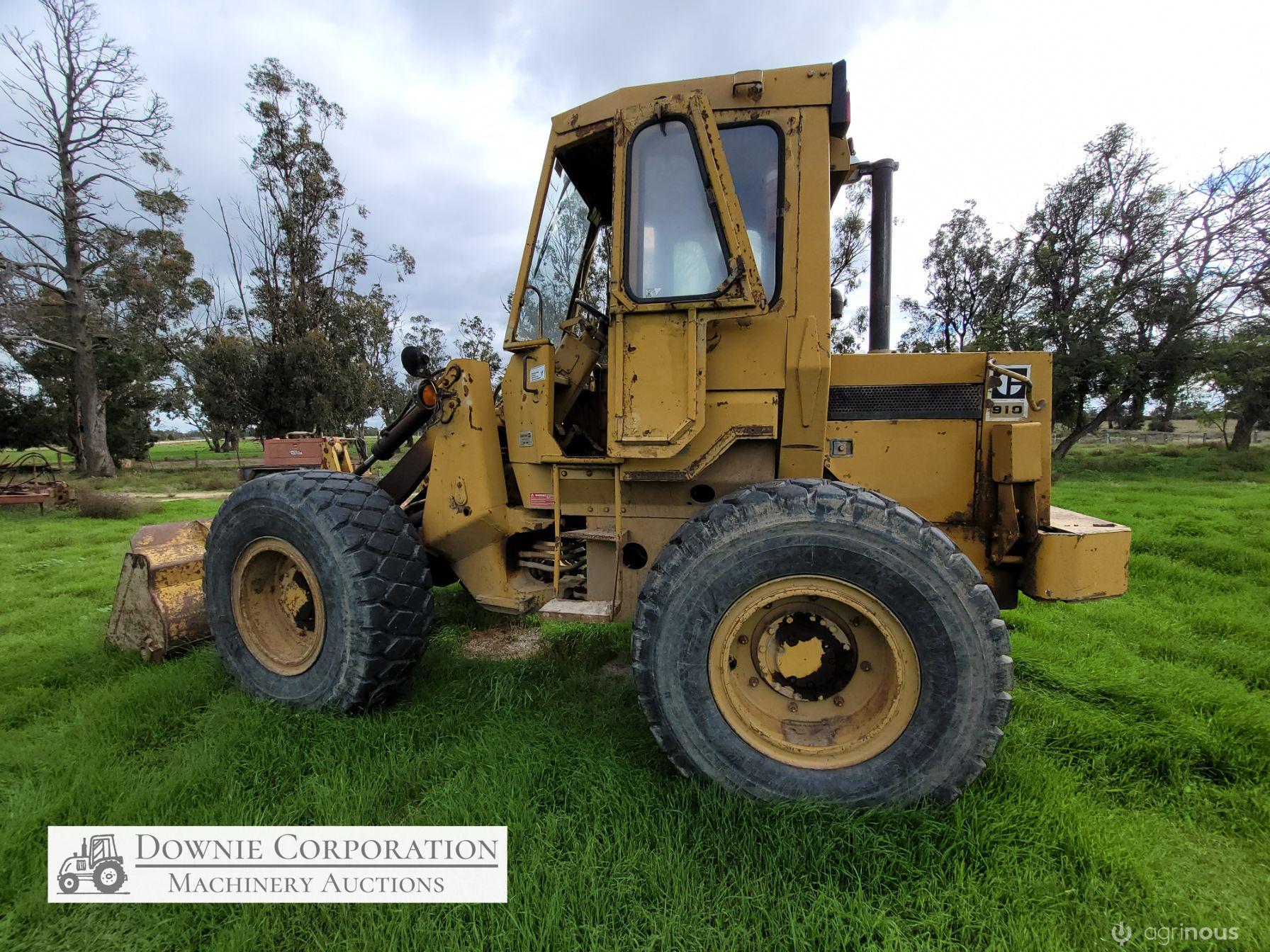 Cat 910 Articulated Loader - photo 17
