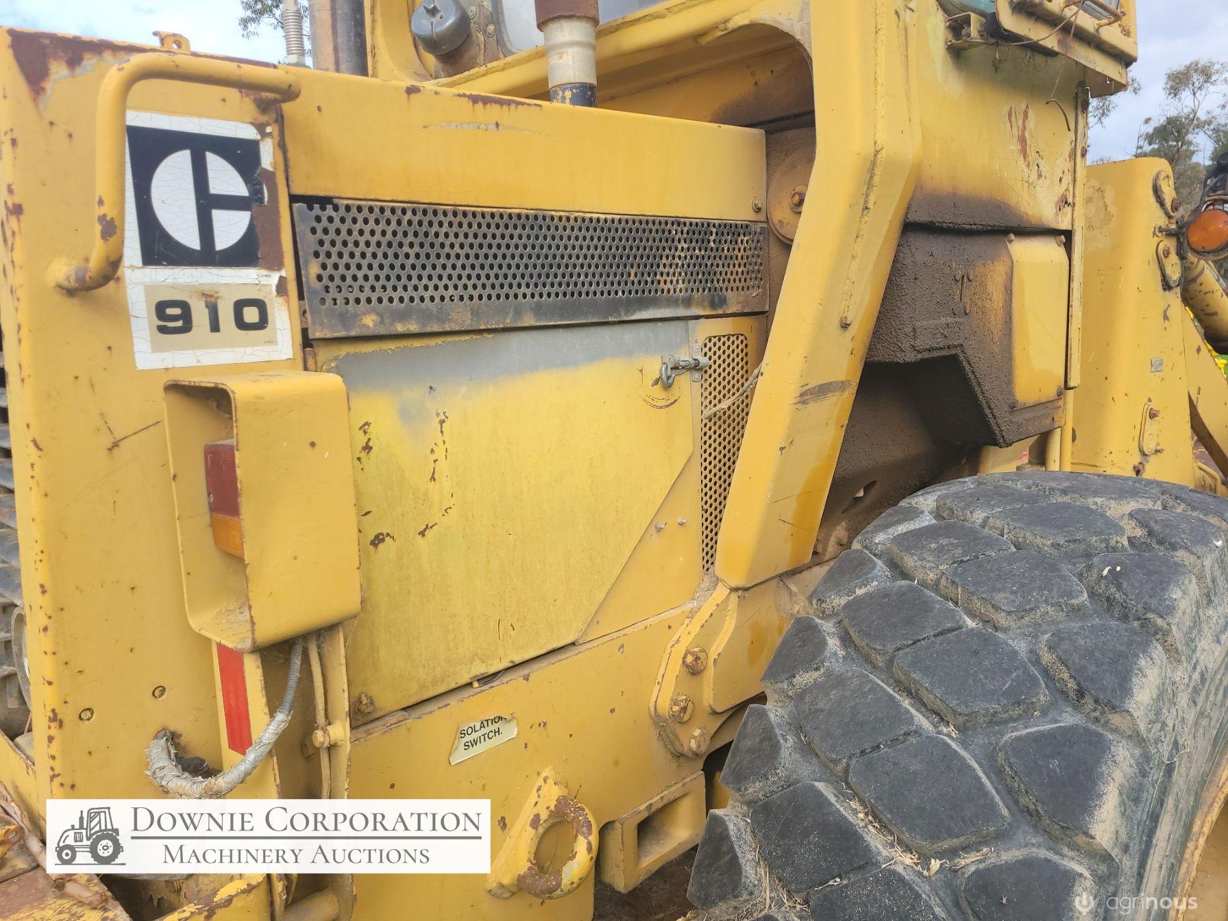 Cat 910 Articulated Loader - photo 26