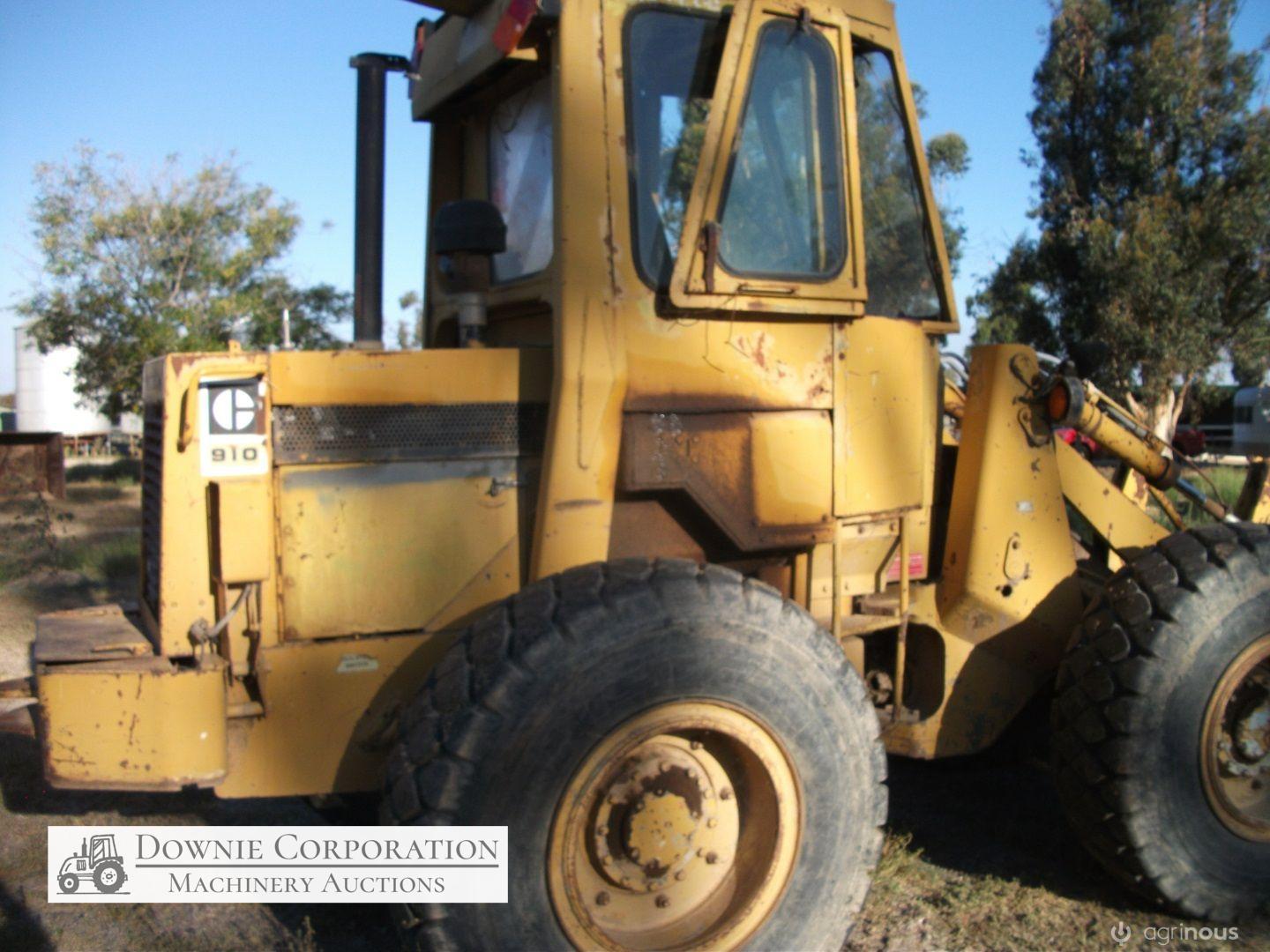 Cat 910 Articulated Loader - photo 11