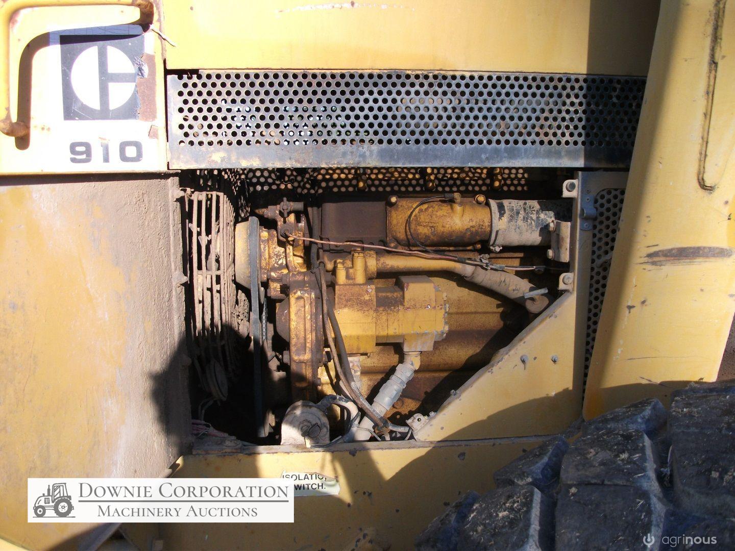 Cat 910 Articulated Loader - photo 3