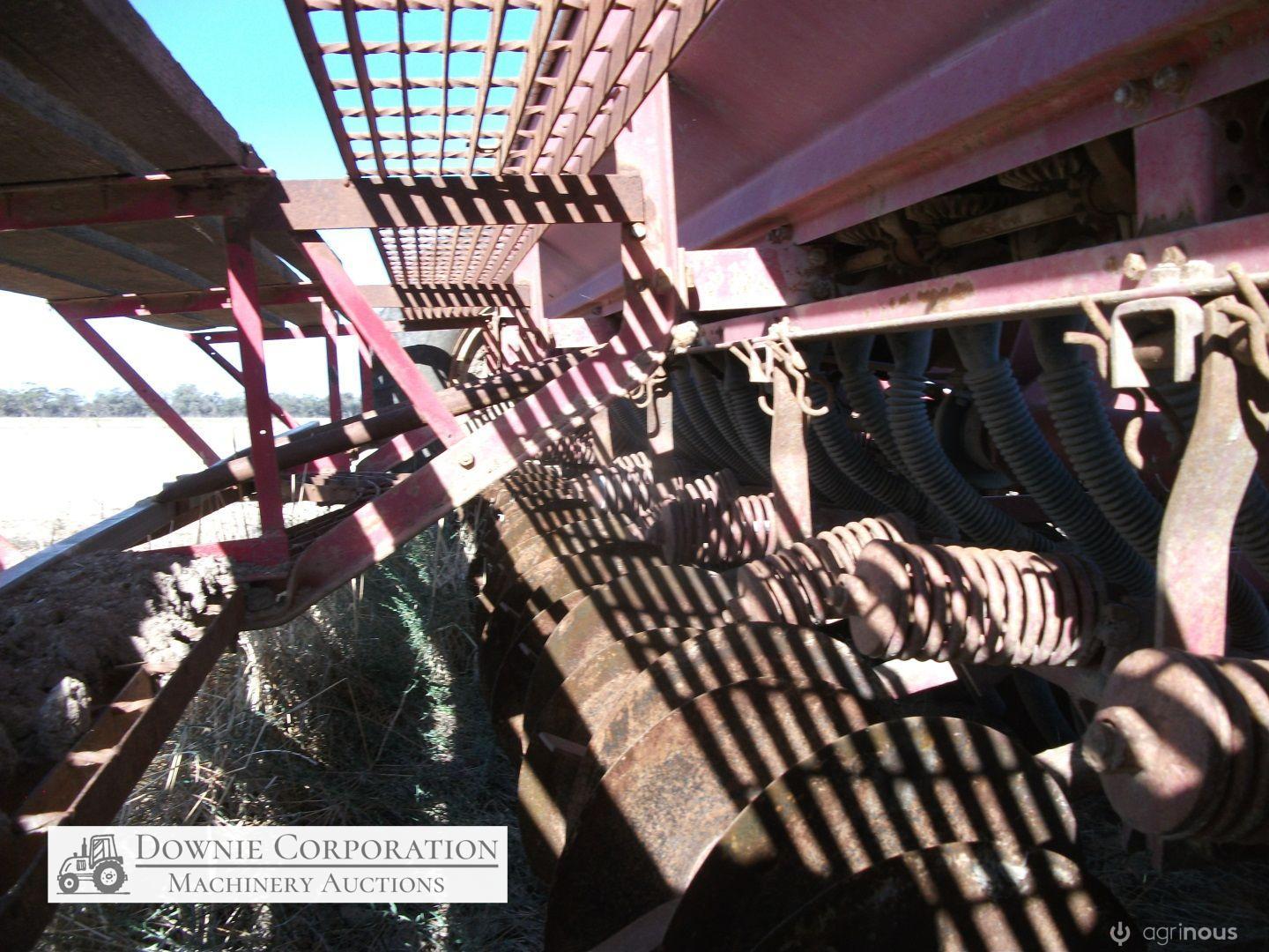 IH-511 Combine 24 row Disc Seeder - photo 16