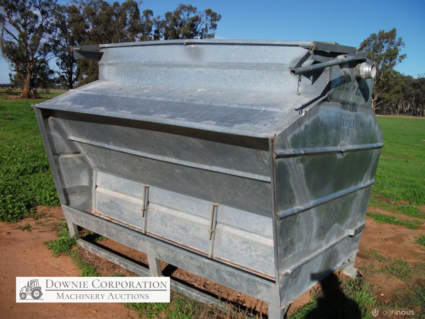 Close 4ton Stock Self Feeder (2)
