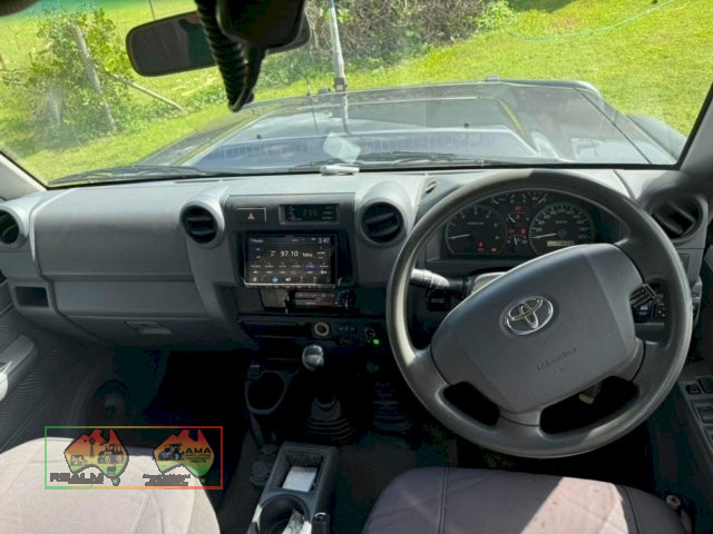 2015 Land Cruiser GXL dual cab Lots of extras - photo 12