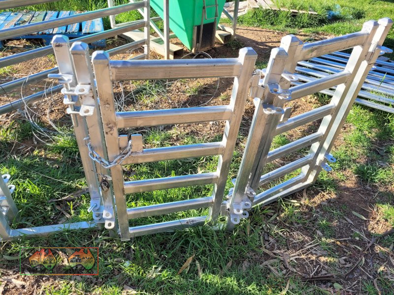 2x Sheep Yard Race Gates (New Un-used) - photo 2