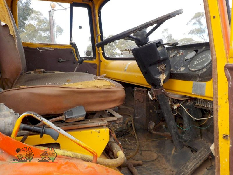 Bedford 4WD Tray Truck - photo 5