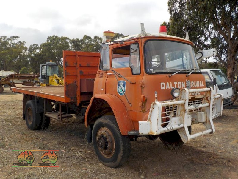 Bedford 4WD Tray Truck - photo 3