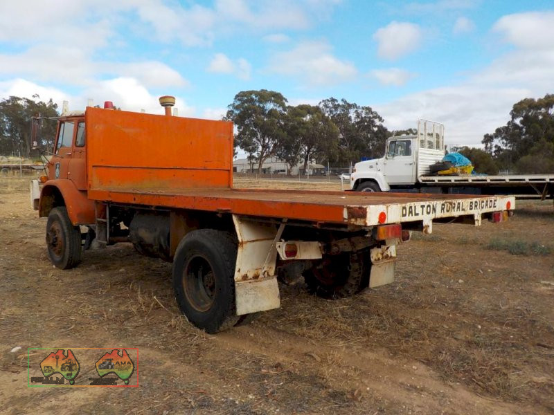 Bedford 4WD Tray Truck - photo 2