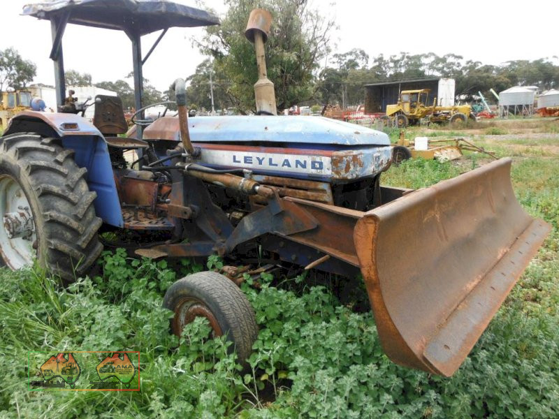 Leyland 272 Tractor with Blade
